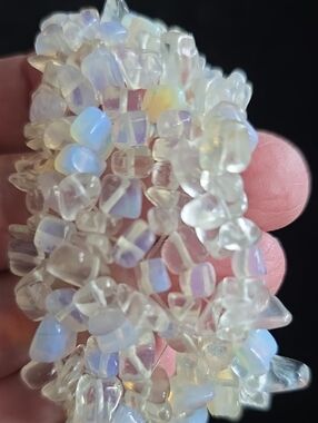 Opalescent Crystal Chip Stretch Bracelet - White/Blue